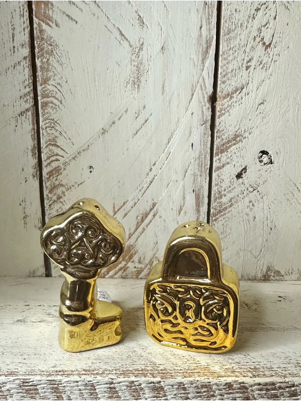 Cracker Barrel Gold Lock & Key Mini Salt and Pepper Shaker Set